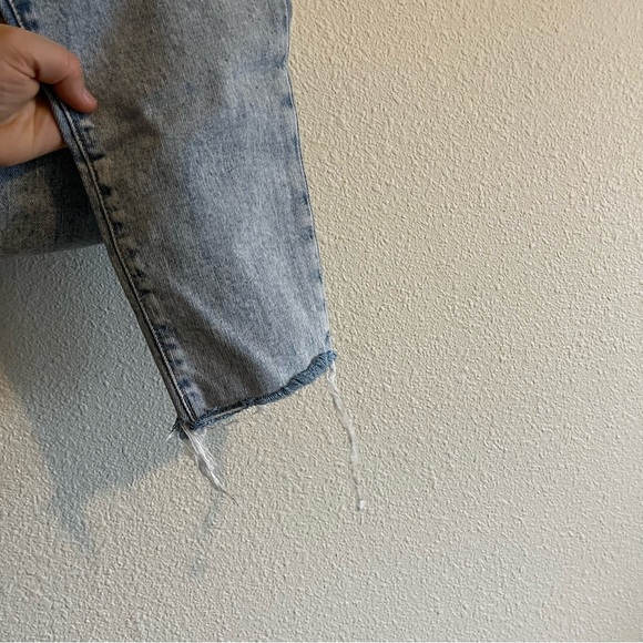 Old Navy Women's High-Waisted OG Straight Ripped Cut-Off Raw Hem Jeans Size 4 - Picture 6 of 12